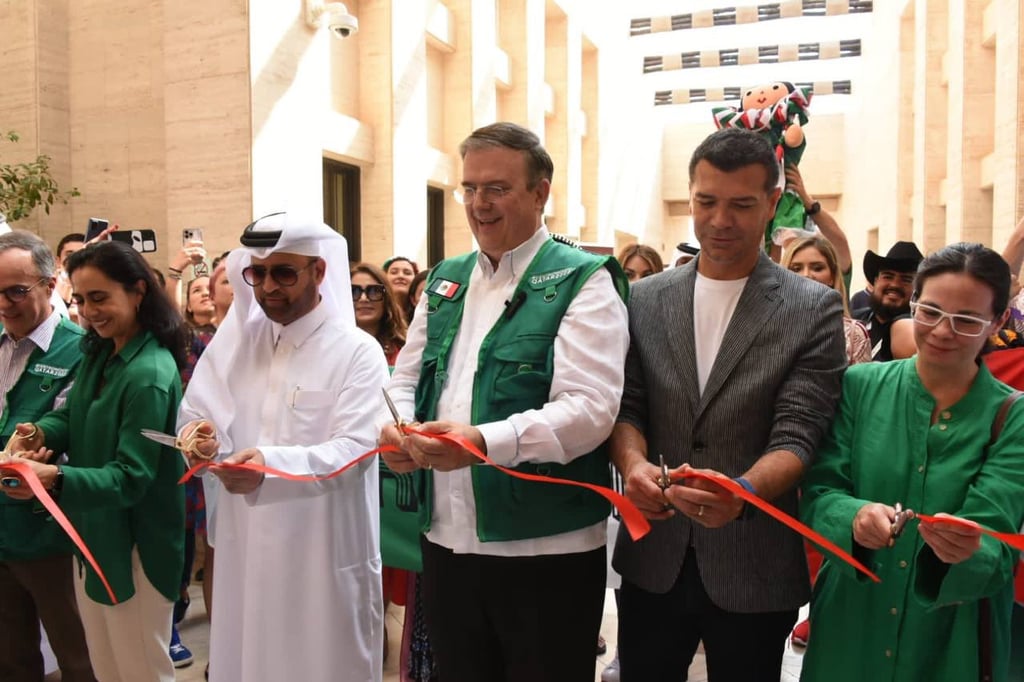 Con Jared Borgetti, Ebrard inaugura Centro México para Qatar 2022