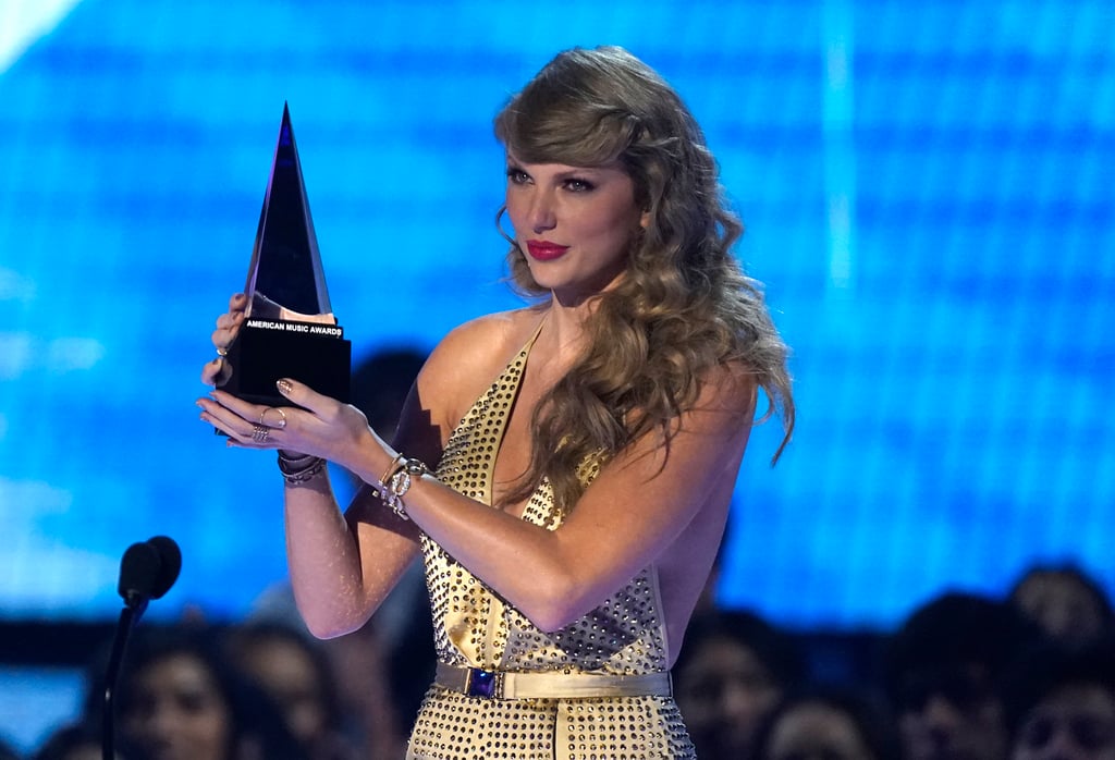 Taylor Swift gana el premio al Artista del Año en los American Music Awards 2022