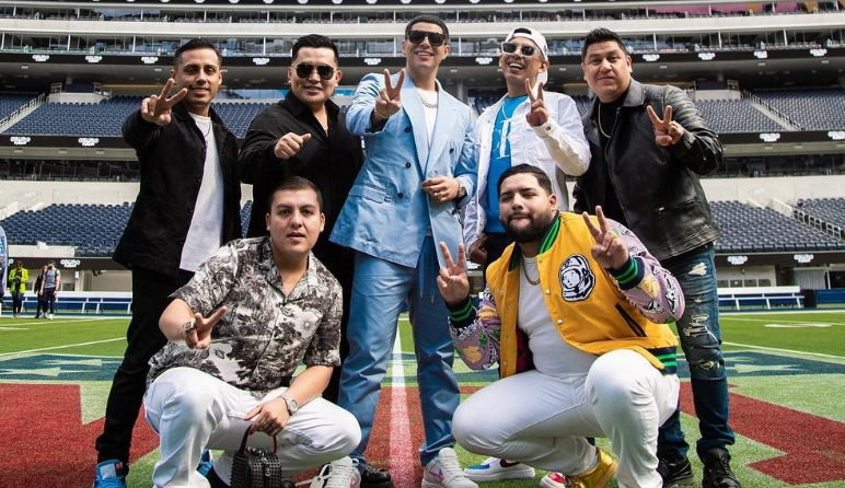 PURO GRUPO FIRME EN EL AZTECA PARA Monday Night Football