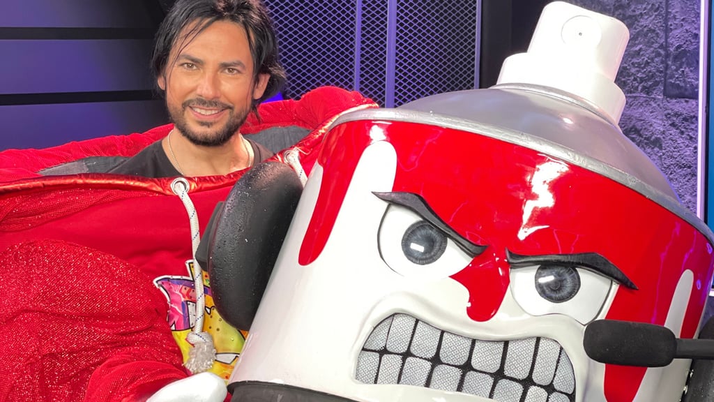 Beto Cuevas sorprende y sale de Graffiti en ¿Quién es la máscara?