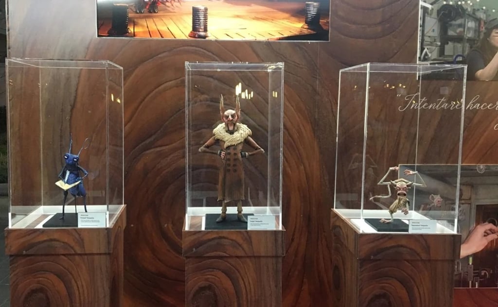 Exhiben figuras de 'Pinocho' de Del Toro