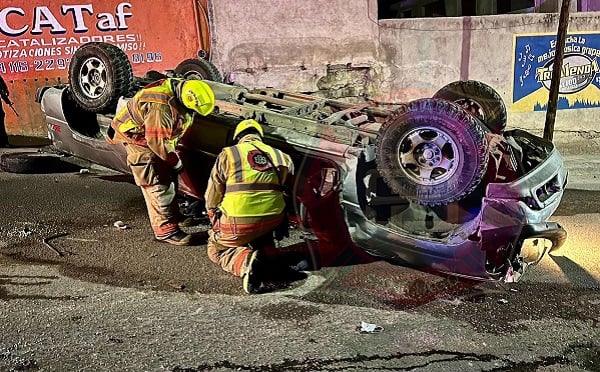 Volcadura de camioneta en Santiago Papasquiaro deja 5 lesionados