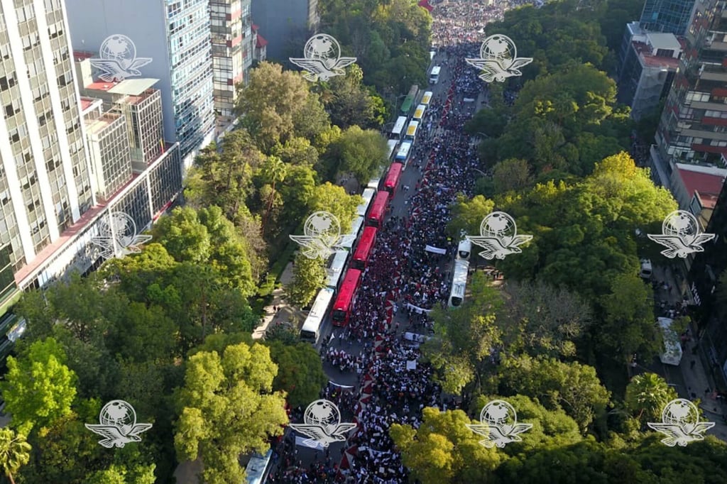 El Ángel de la Independencia se convierte en central de autobuses