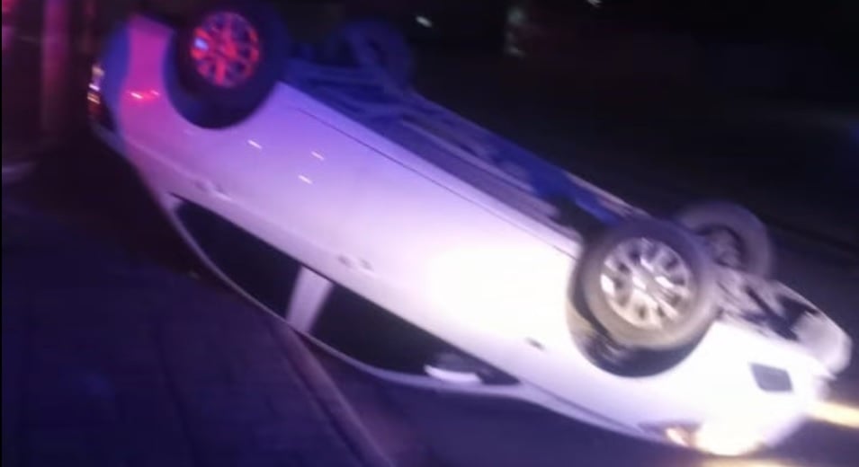 Conductora Pierde El Control De Su Auto Y Vuelca En Gómez Palacio