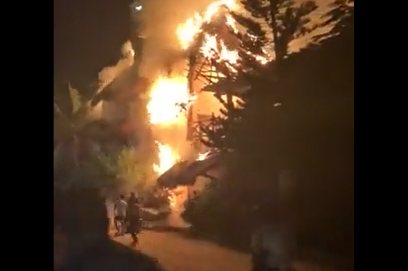 VIDEO: Se incendian hoteles en isla Holbox de Quintana Roo, no hay lesionados