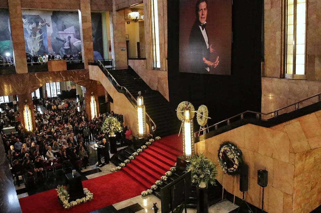 Rinden homenaje al actor Héctor Bonilla en Palacio de Bellas Artes