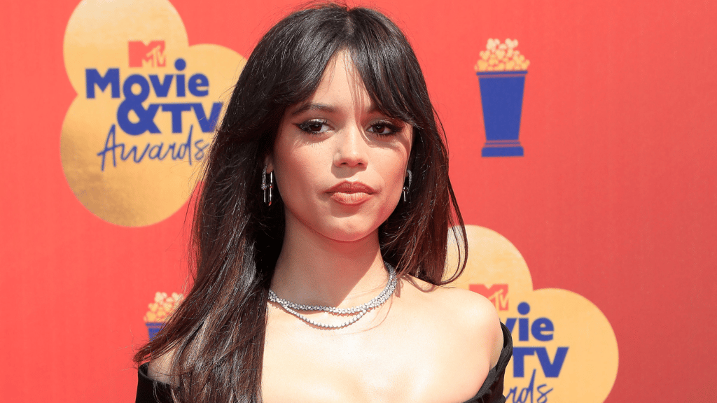 De chica Disney a gótica, ¿quién es Jenna Ortega, la interprete de Merlina?