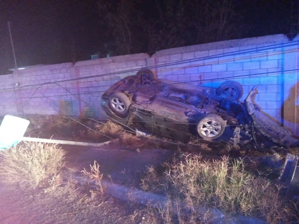 Se accidenta y abandona el carro