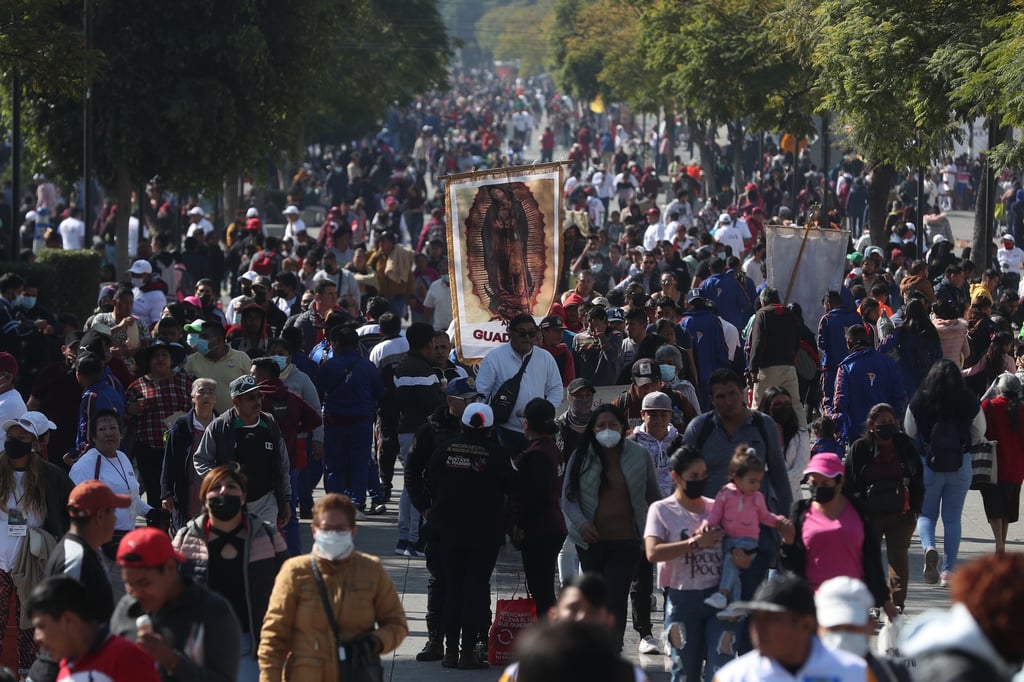 Miles de peregrinos llegan a Basílica de Guadalupe para festejar a la Virgen