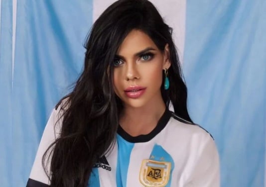 Suzy Cortez 'reta' a la censura de Instagram con 'body paint' para apoyar a Messi