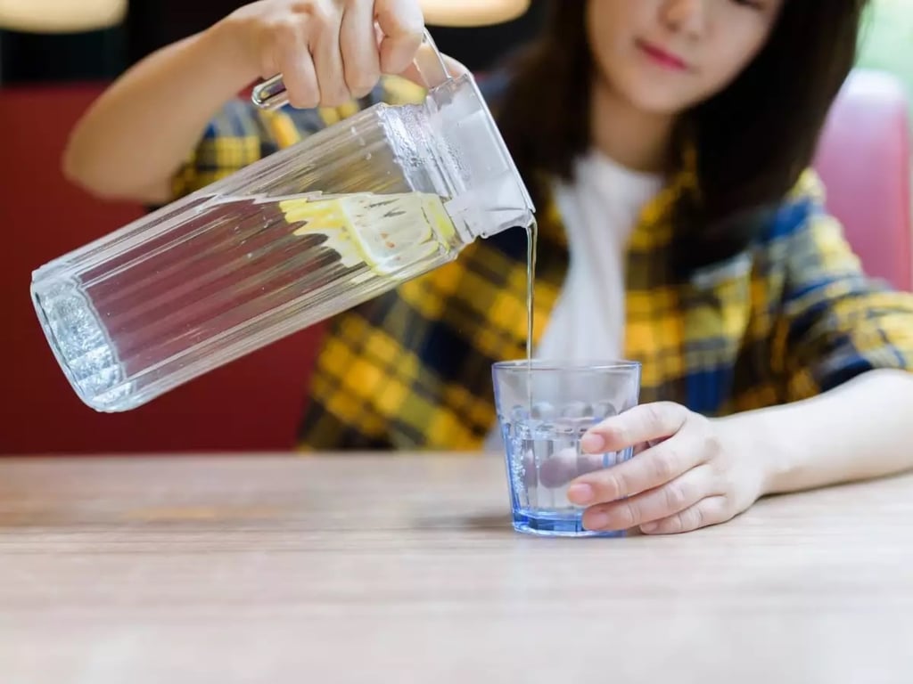 Signos que delatan que no tomas agua