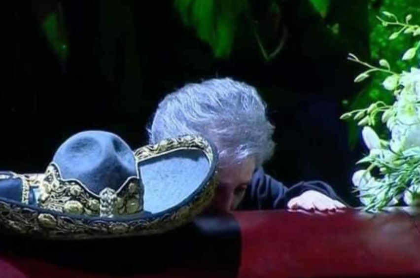 Doña Cuquita se dice en paz tras la muerte de Vicente Fernández