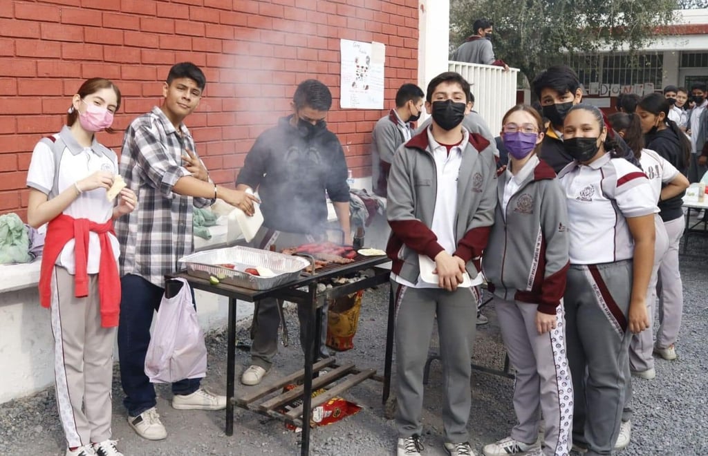 Escuela de Monterrey imparte taller para preparar carne asada
