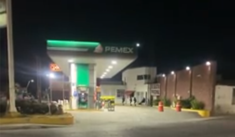 'La vida es un suspiro'; graban a despachadoras bailando en gasolinera de Durango