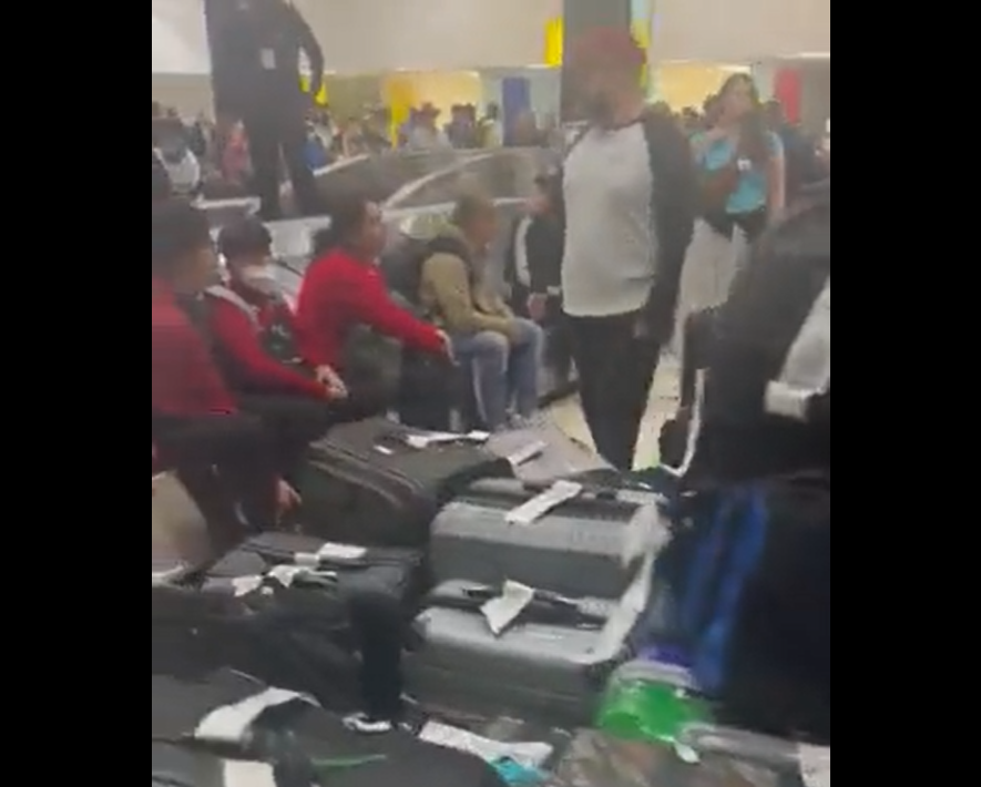 Cientos quedan varados en aeropuerto de Tijuana por retrasos y cancelaciones de último minuto