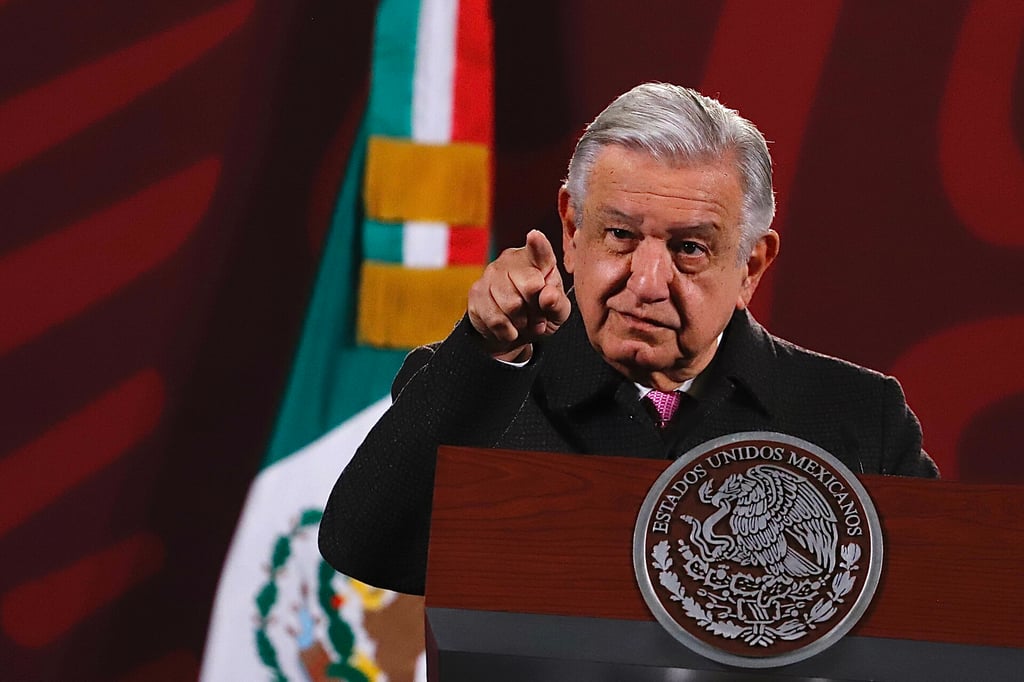 AMLO presiona a la UNAM para indagar sobre plagio de la tesis de Yasmin Esquivel