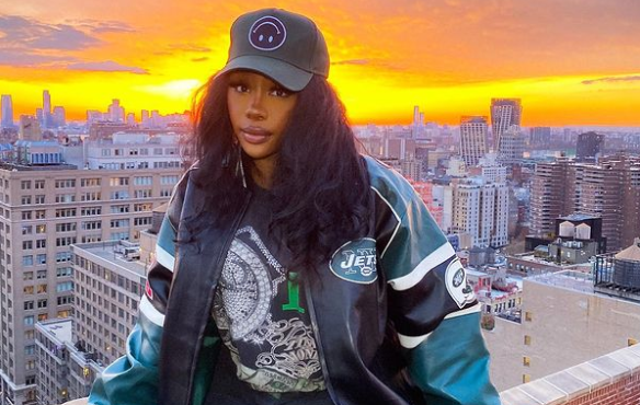 SZA pasa su segunda semana en el puesto número uno de Billboard 200 con SOS