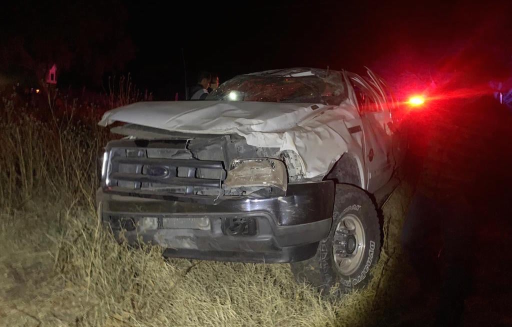 Volcadura en camino de terracería de San Juan del Río deja a un hombre sin vida