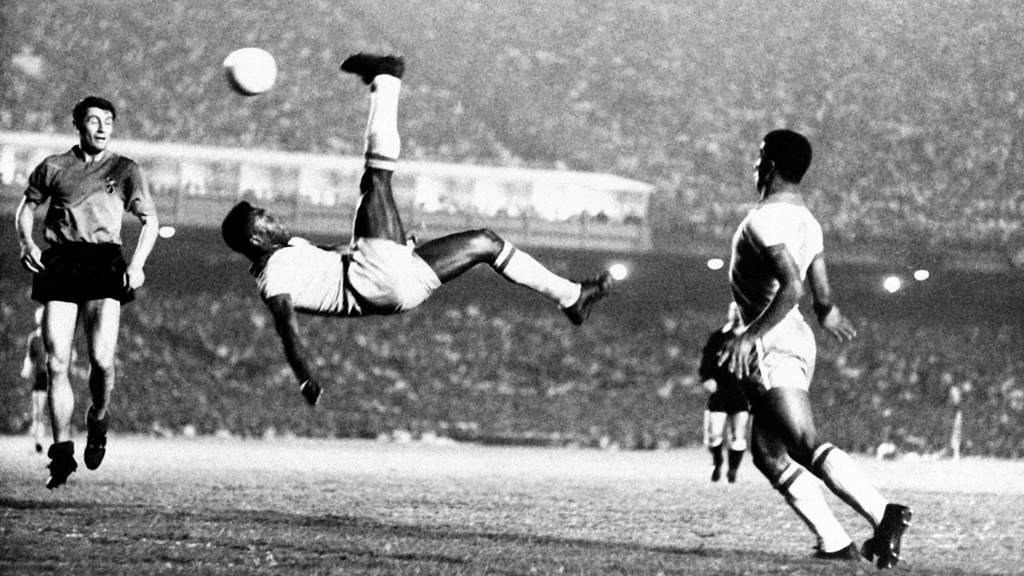 'Él las hizo primero', las jugadas que inventó Pelé y replicaron otros jugadores