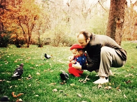 Phil Collins le escribió emotiva canción a su hija Lily Collins