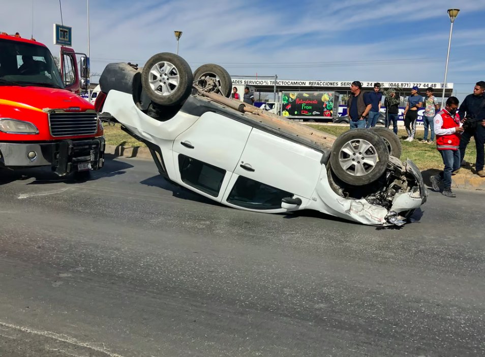 Agente vial fallece tras aparatoso accidente en Gómez Palacio