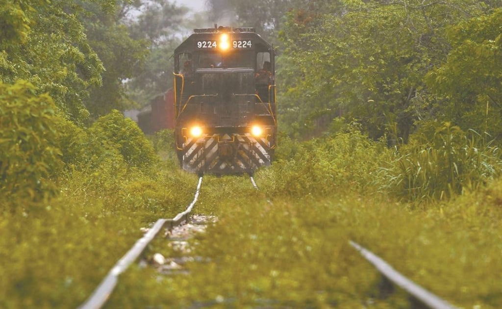 AMLO realiza sobrevuelo para supervisar avances de Tren Maya