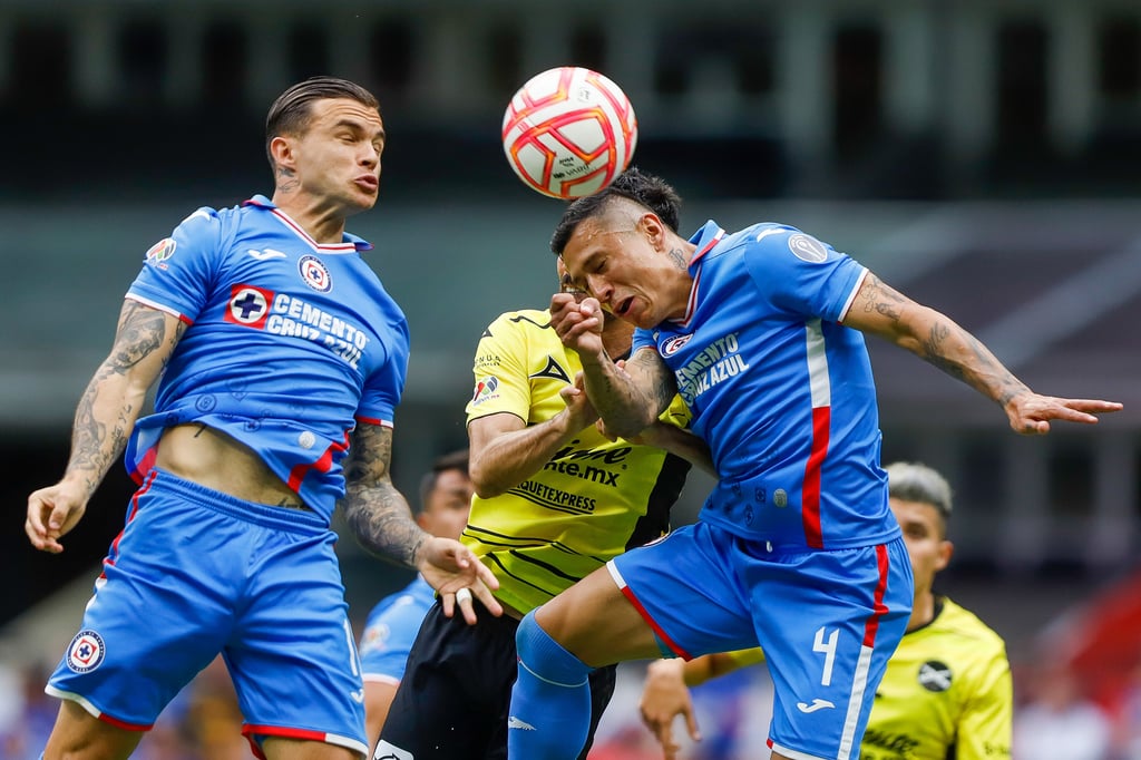 Cruz Azul aparta al defensa Julio César Domínguez por apología al narco