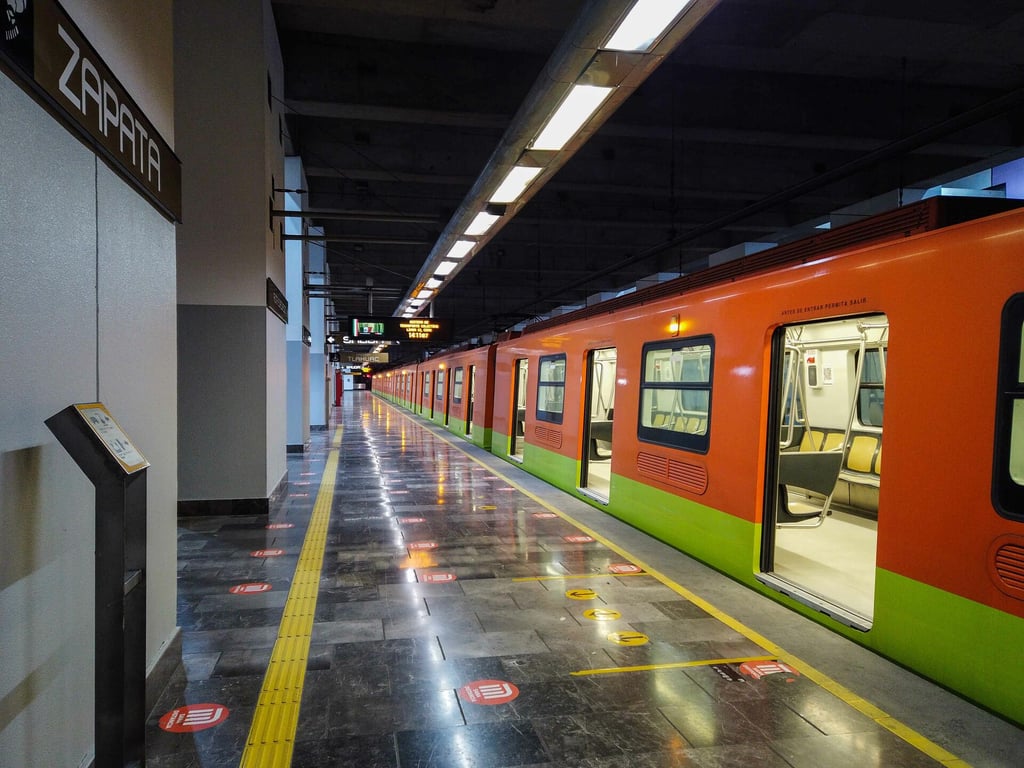 Tras 20 meses, reabre parcialmente la colapsada línea 12 del Metro de México