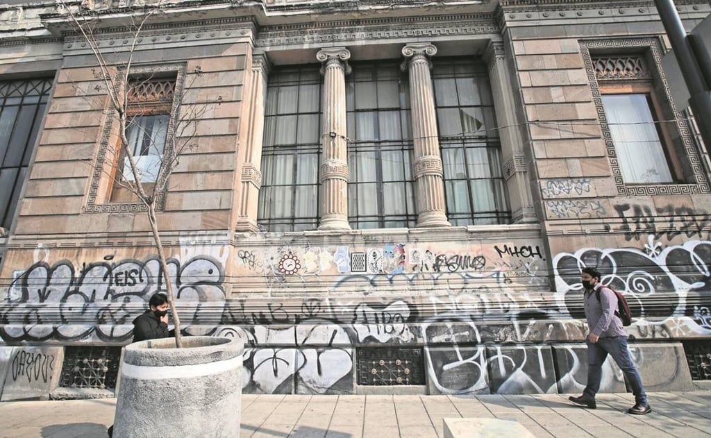 'Se cae' Biblioteca del Agua