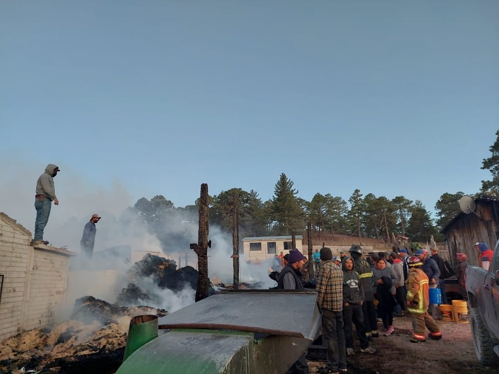 Cuantiosos daños materiales deja incendio en Tepehuanes