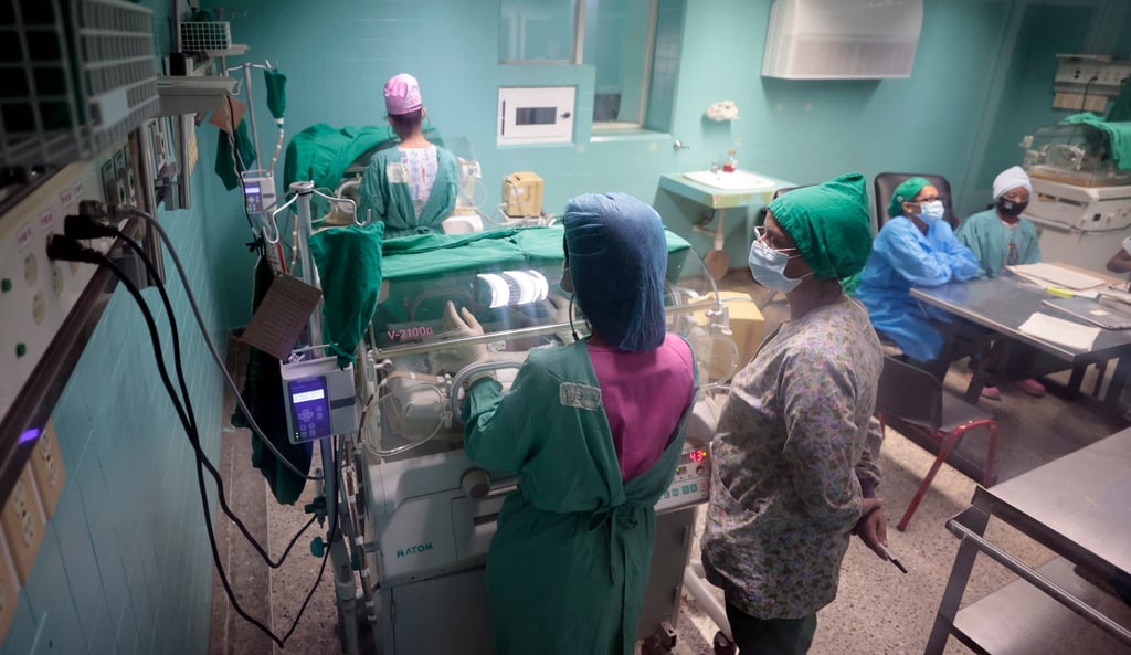 Cae valoración del sistema de salud en Cuba, embargo limita acciones