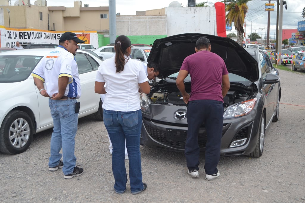 Por escasez de autos nuevos se eleva el precio de los seminuevos