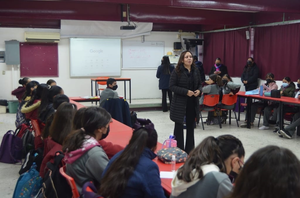 Piden a niños cuidar sus datos en redes sociales