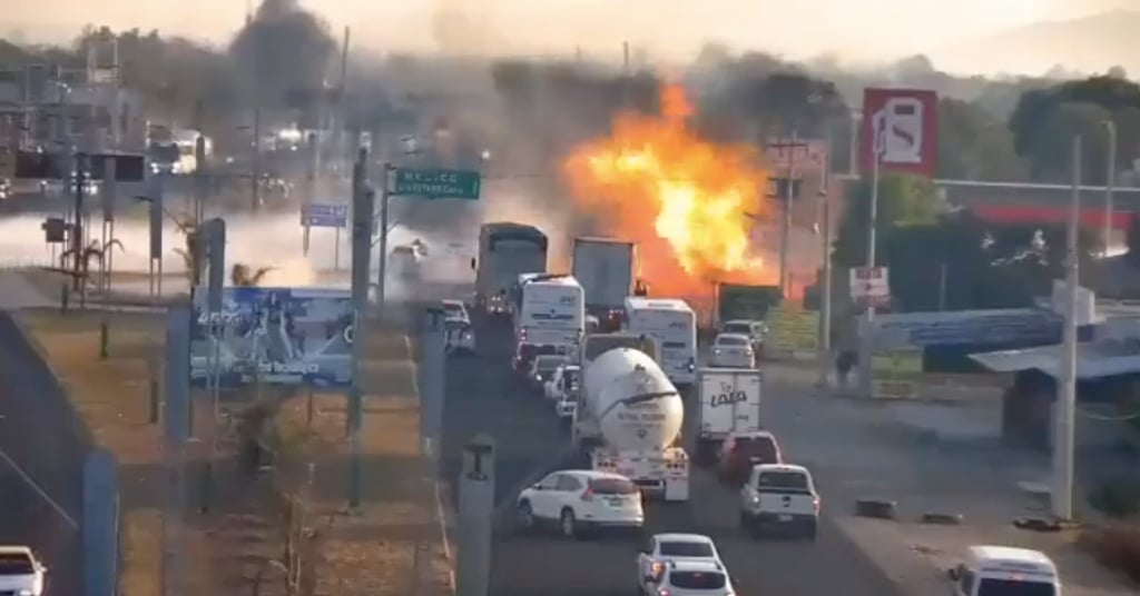 VIDEO: Cámaras captan el momento de la explosión en gasolinera de Hidalgo