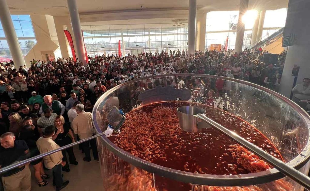 Mazatlán obtiene Guinness por cóctel de camarón