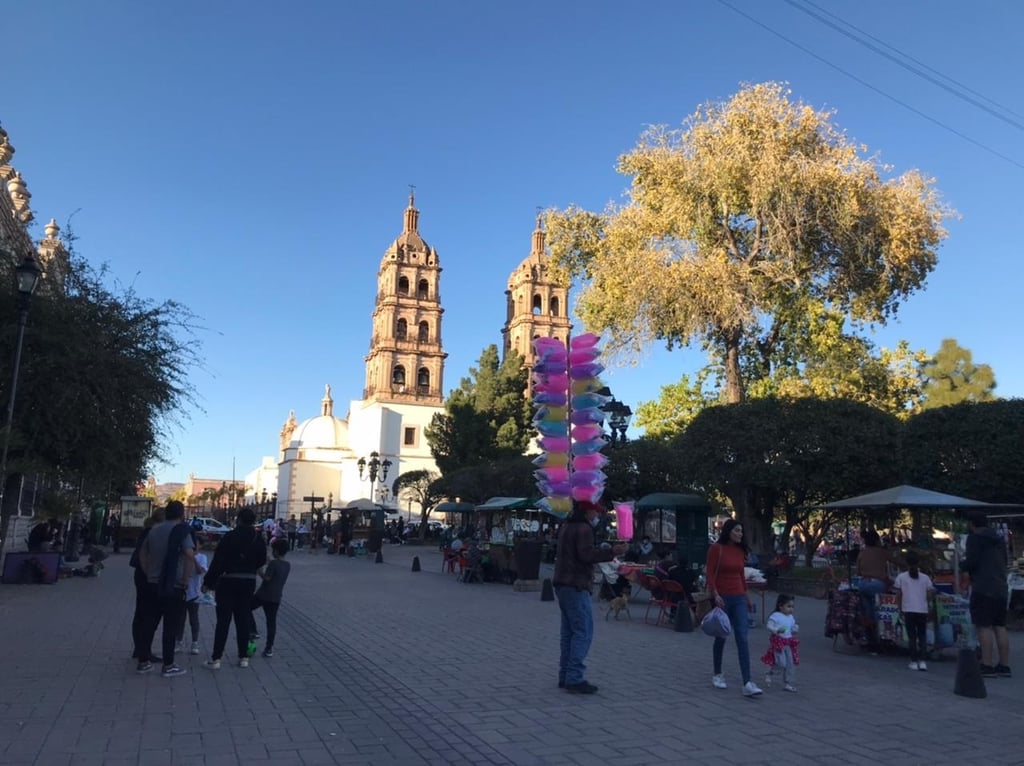Plaza de color y familia