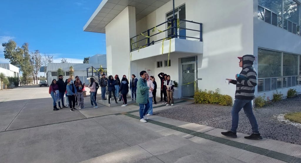 Maestra incita a un alumno a suicidarse; la Escuela de Pintura está en paro