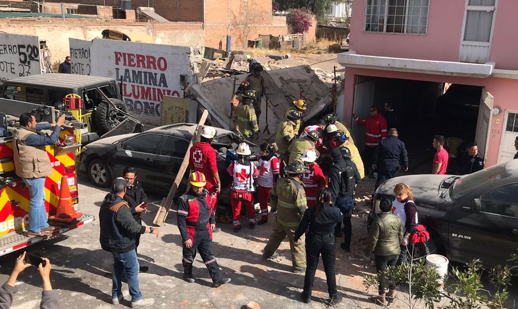 Explosión en la Morga deja tres personas atrapadas; buscan a uno más bajo escombros