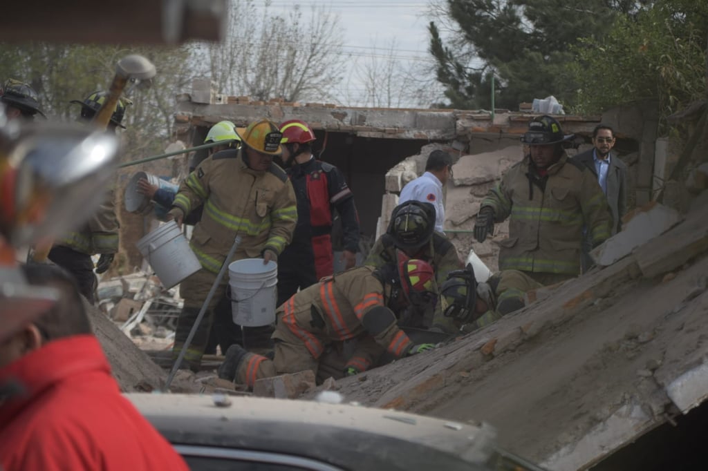 Tras explosión en la Morga, no localizan a un varón; su celular se escucha entre escombros