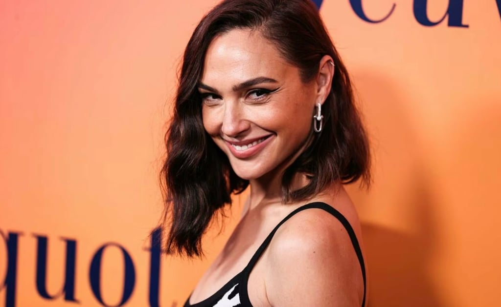 Gal Gadot conquista con mini bikini de impacto en playa paradisíaca