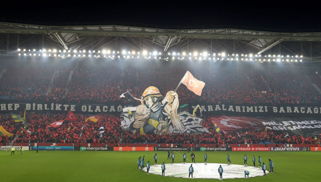 VIDEO: Homenajean a rescatistas que acudieron a Turquía, entre ellos al lomito mexicano Proteo