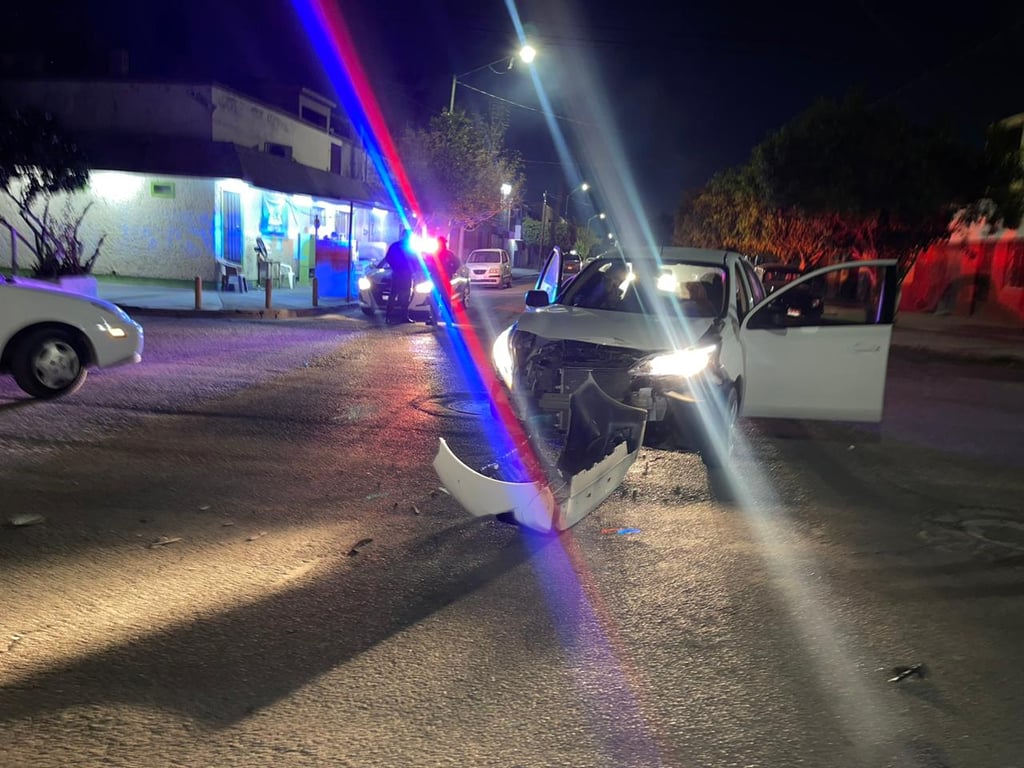 Joven conductor no respetó el alto y provocó accidente en Gómez Palacio