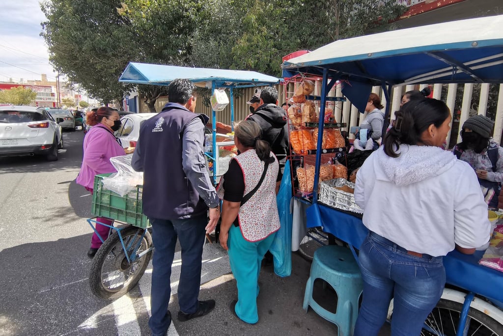Revisan comercios al exterior de escuelas de la ciudad de Durango