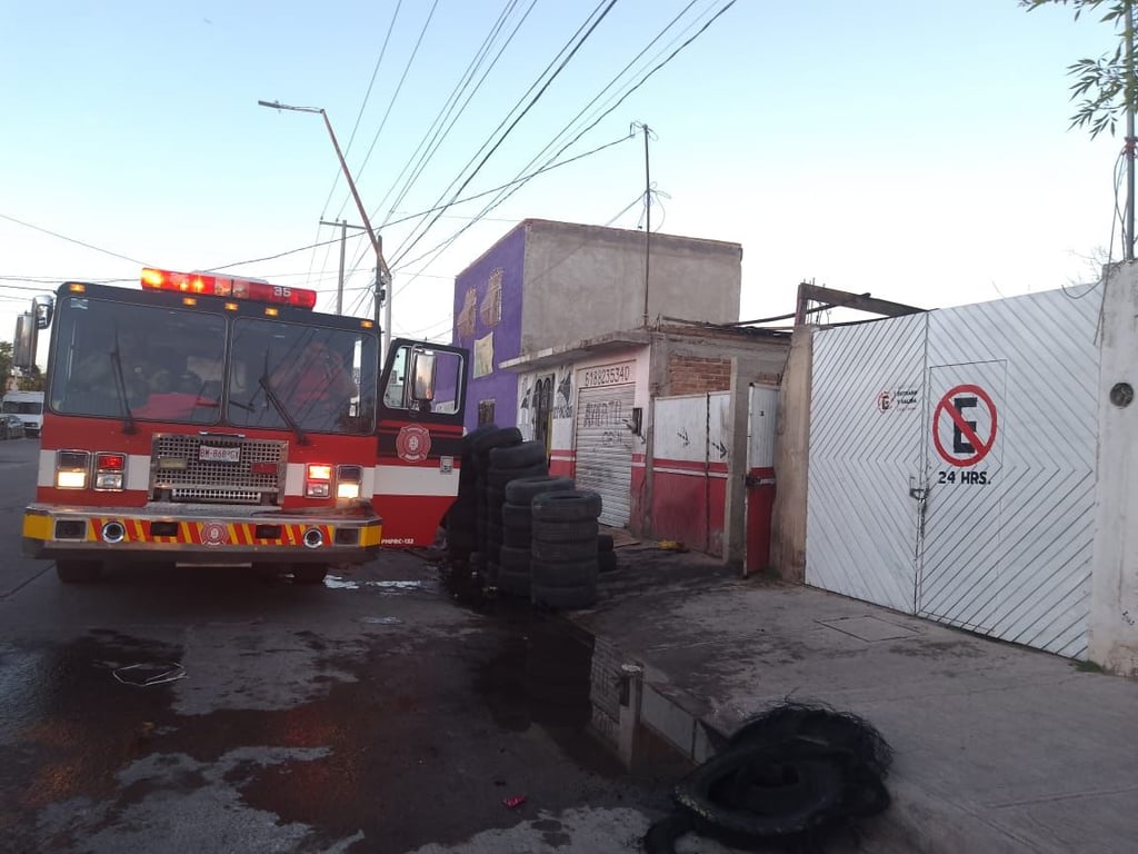 Incendio en vulcanizadora moviliza a bomberos