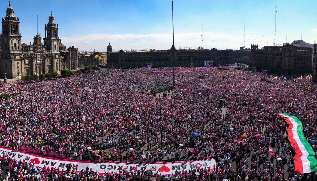 Marcha INE: ¿Cuántas personas caben en el Zócalo de CDMX?