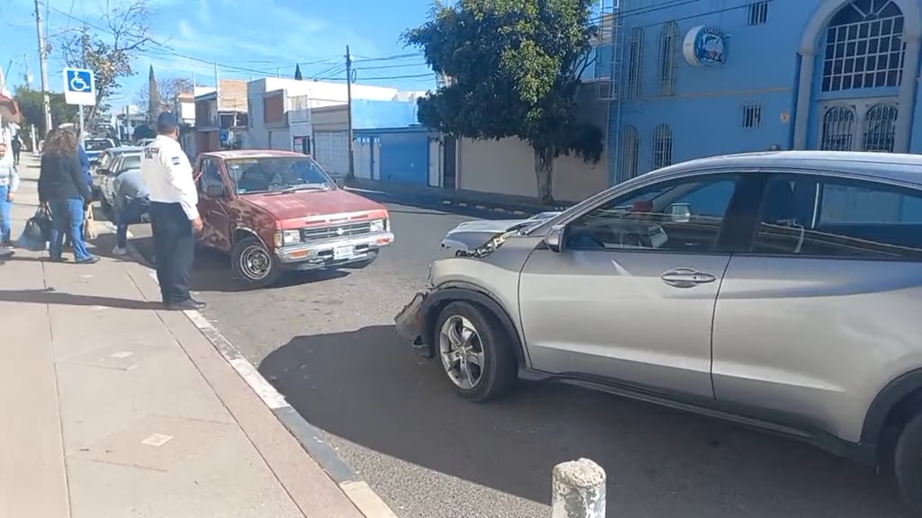 Choque En Cruce De Laureano Roncal Y Paloma Deja Cuantiosos Daños ...