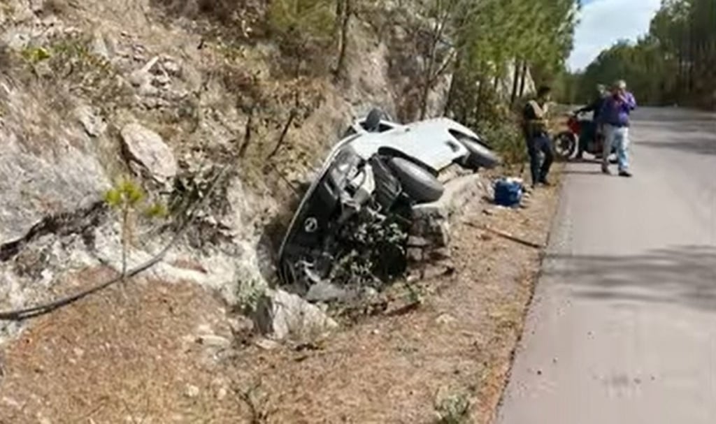 Trabajador del INEGI se acccidente en carretera de Santiago Papasquiaro