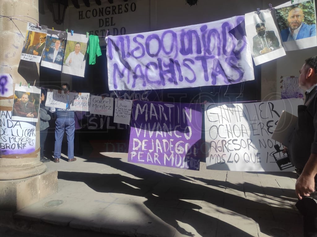 Congreso de Durango amanece con ‘pintas’ del 8M