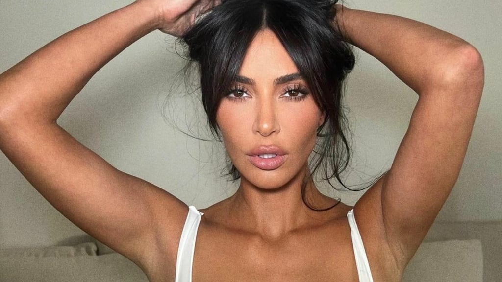 Kim Kardashian Encanta Con Sus Looks Y Curvas En Instagram