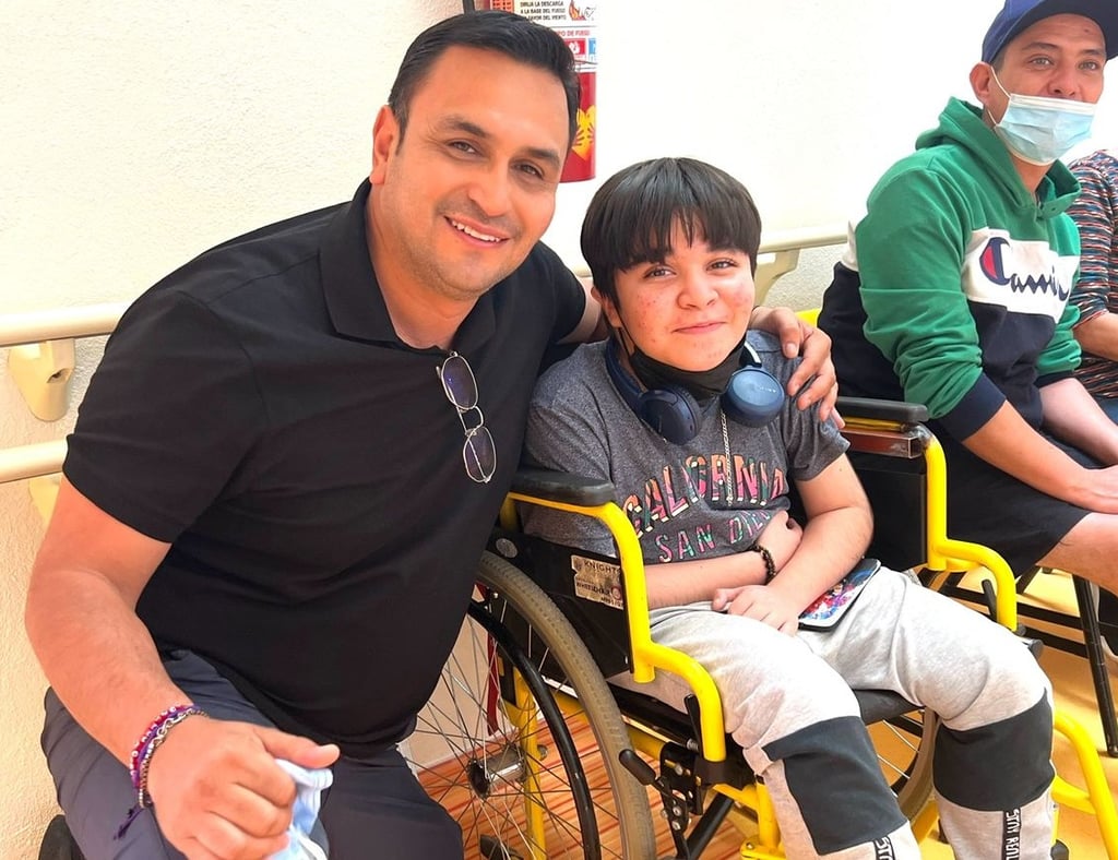 Junior H cumplirá sueño de niño lagunero